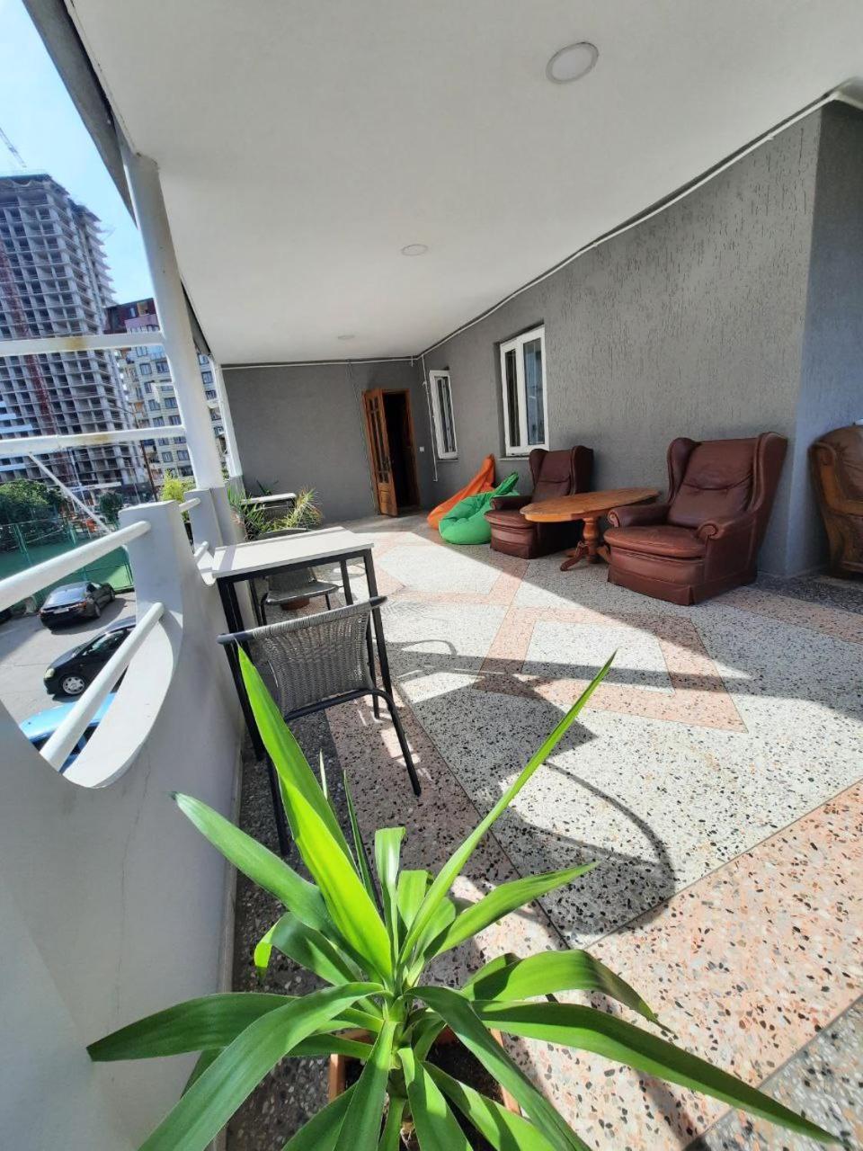 Palm Hostel Батумі Екстер'єр фото